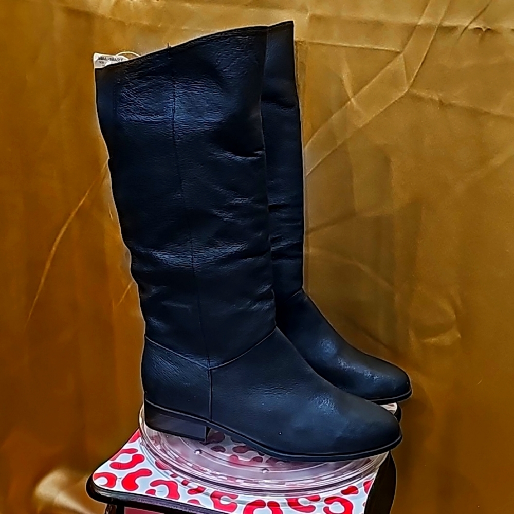 I NwT Fanfares Women’s black leather boots sz 8.5 stretch back
